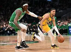 平博官网-勇士vs步行者库里压哨三分